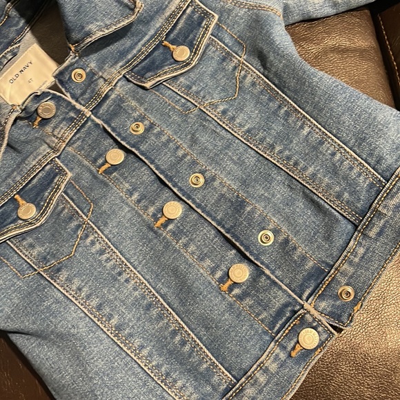 Toddler girls size 4T old navy button jean jacket. Excellent condition - Picture 5 of 7